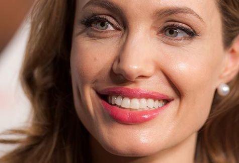 Hollywood Gülüşü Angelina Jolie
