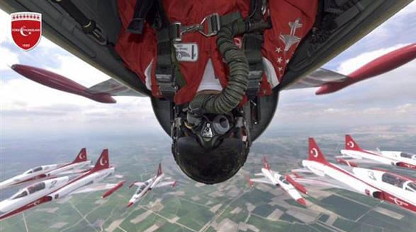 Dünyanın En İyi Hava Akrobasi Takımları Türk Yıldızları