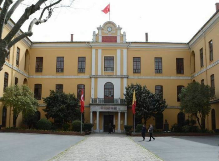 Sınavsız ve Kurasız Bir Eğitim Galatasaray İlkokulu